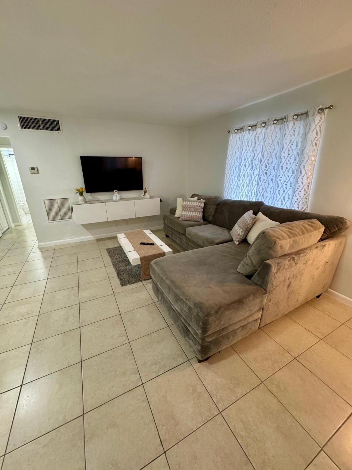 Apartment In Hollywood Close To Beach & Shops 101 Екстер'єр фото