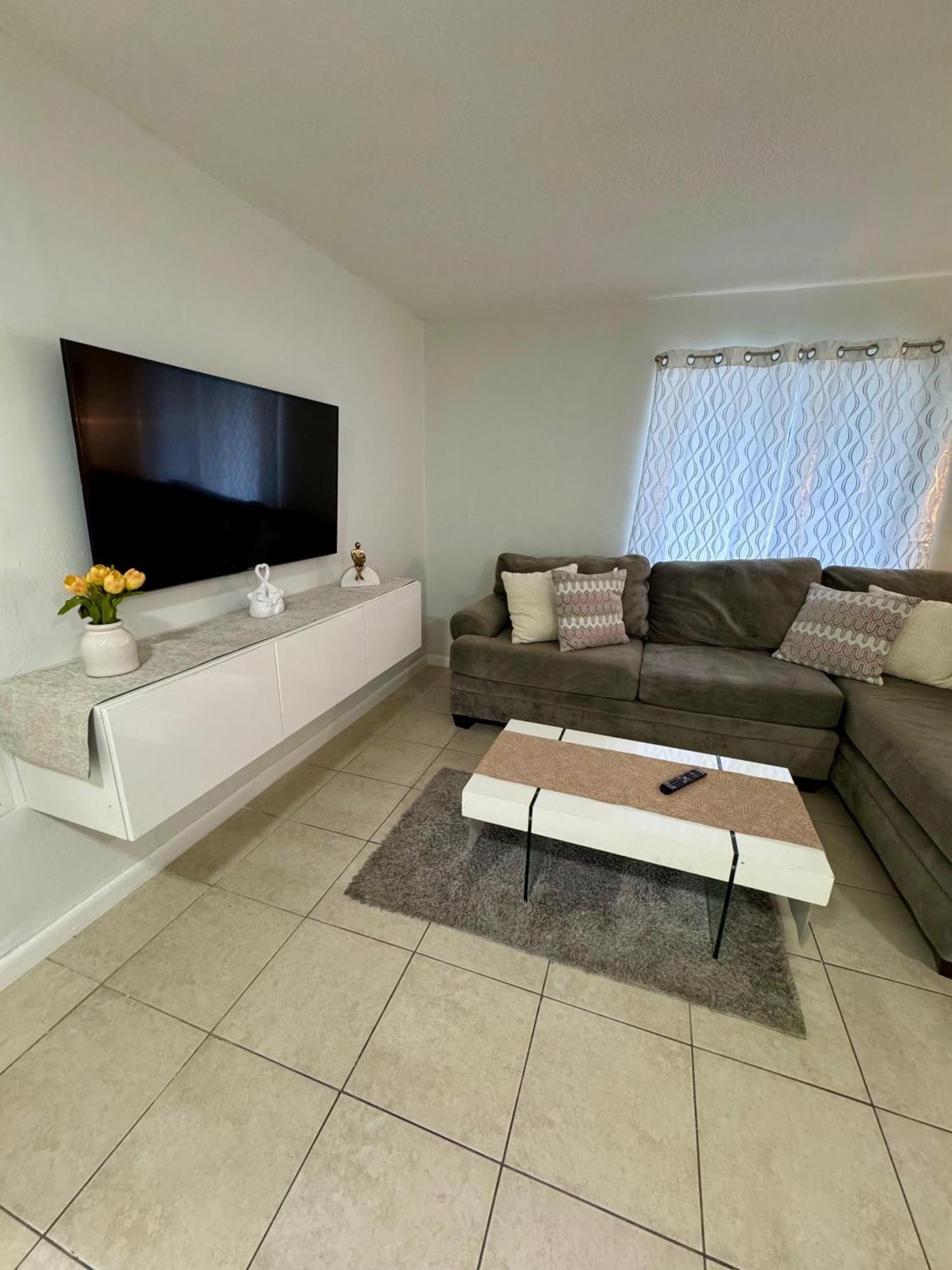 Apartment In Hollywood Close To Beach & Shops 101 Екстер'єр фото