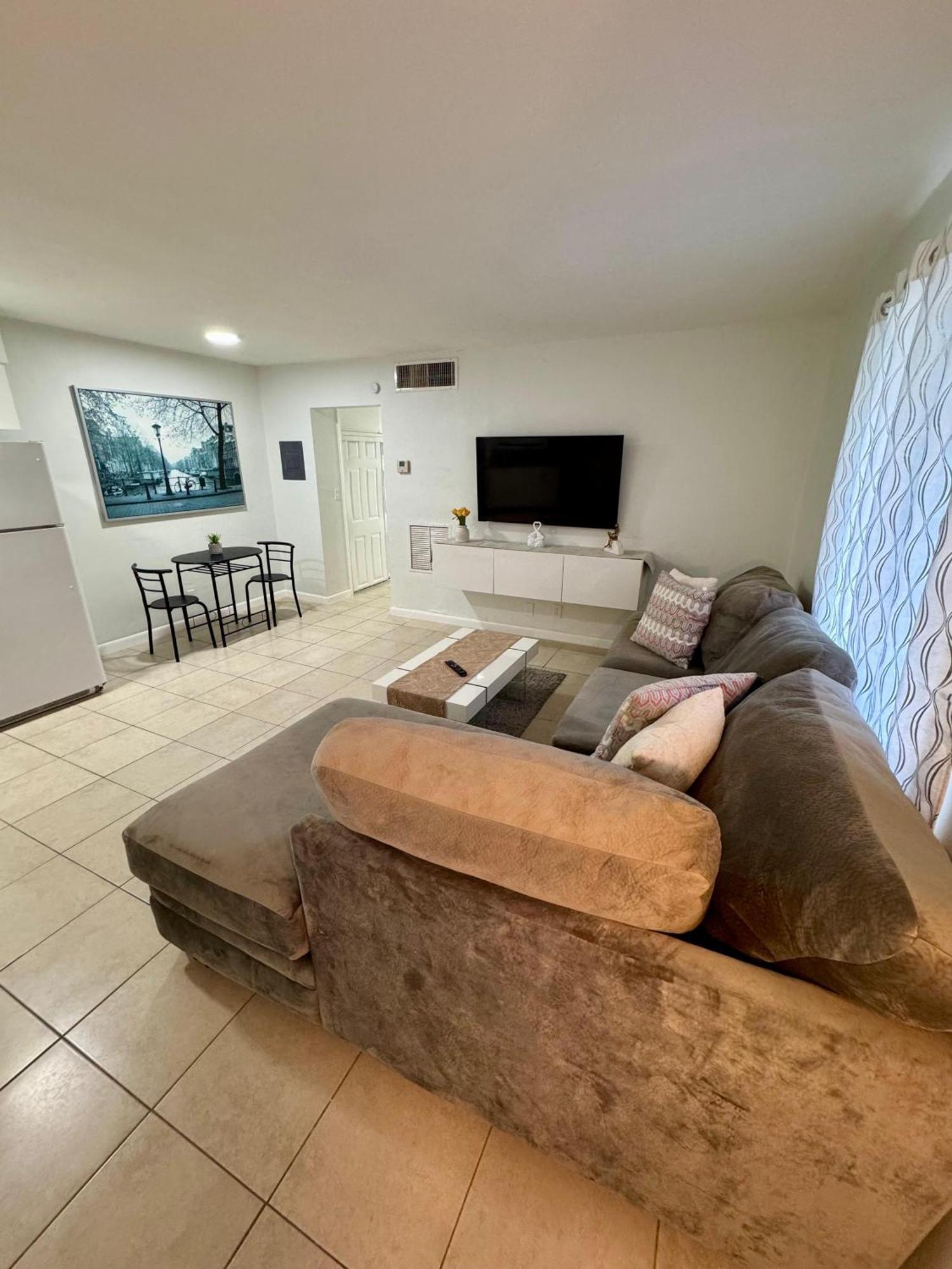 Apartment In Hollywood Close To Beach & Shops 101 Екстер'єр фото