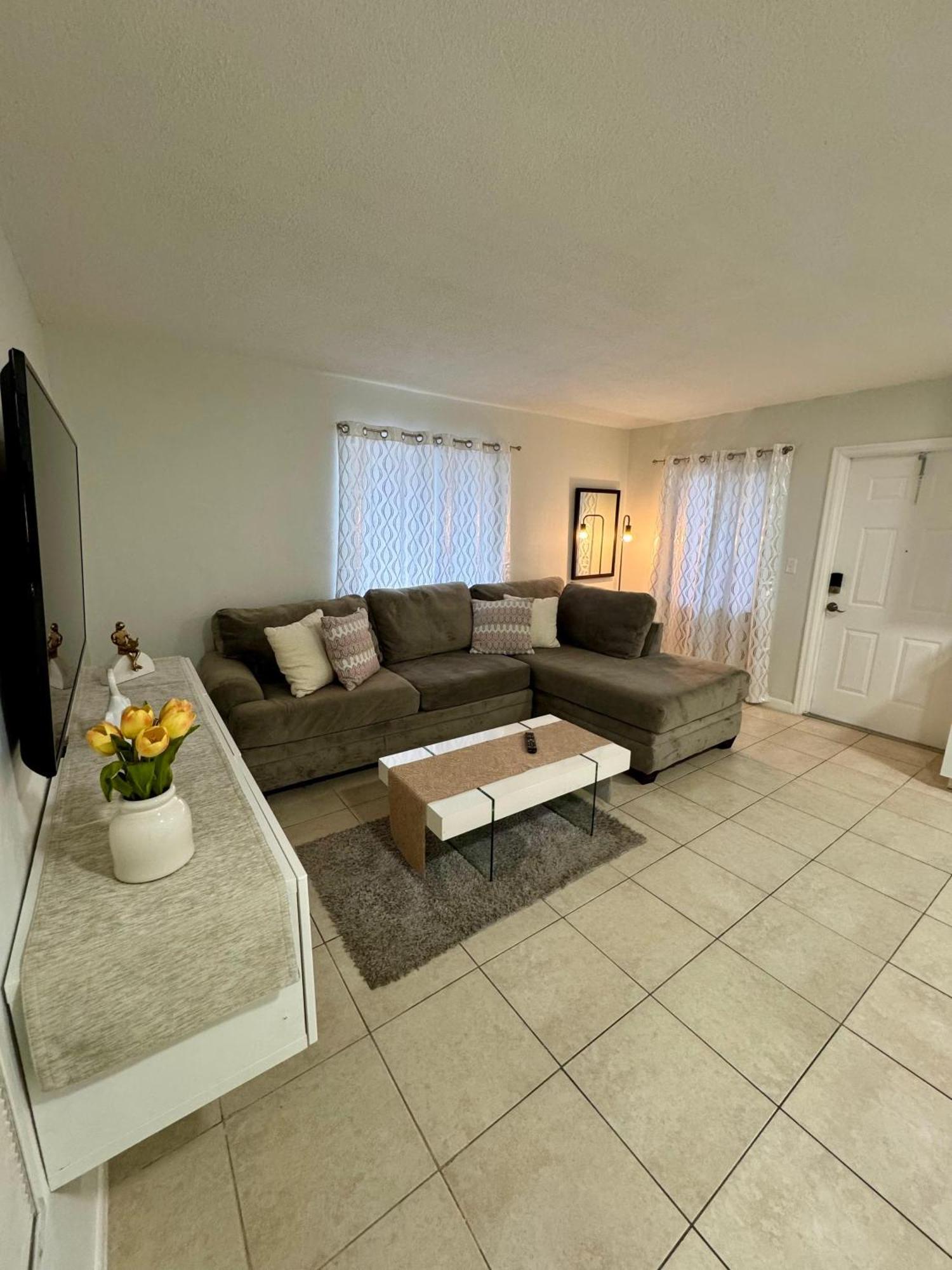 Apartment In Hollywood Close To Beach & Shops 101 Екстер'єр фото